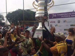 Ouro Preto festejando o título da Copa Paulista de Futebol Amador Foto: Diego Cunha/FCS