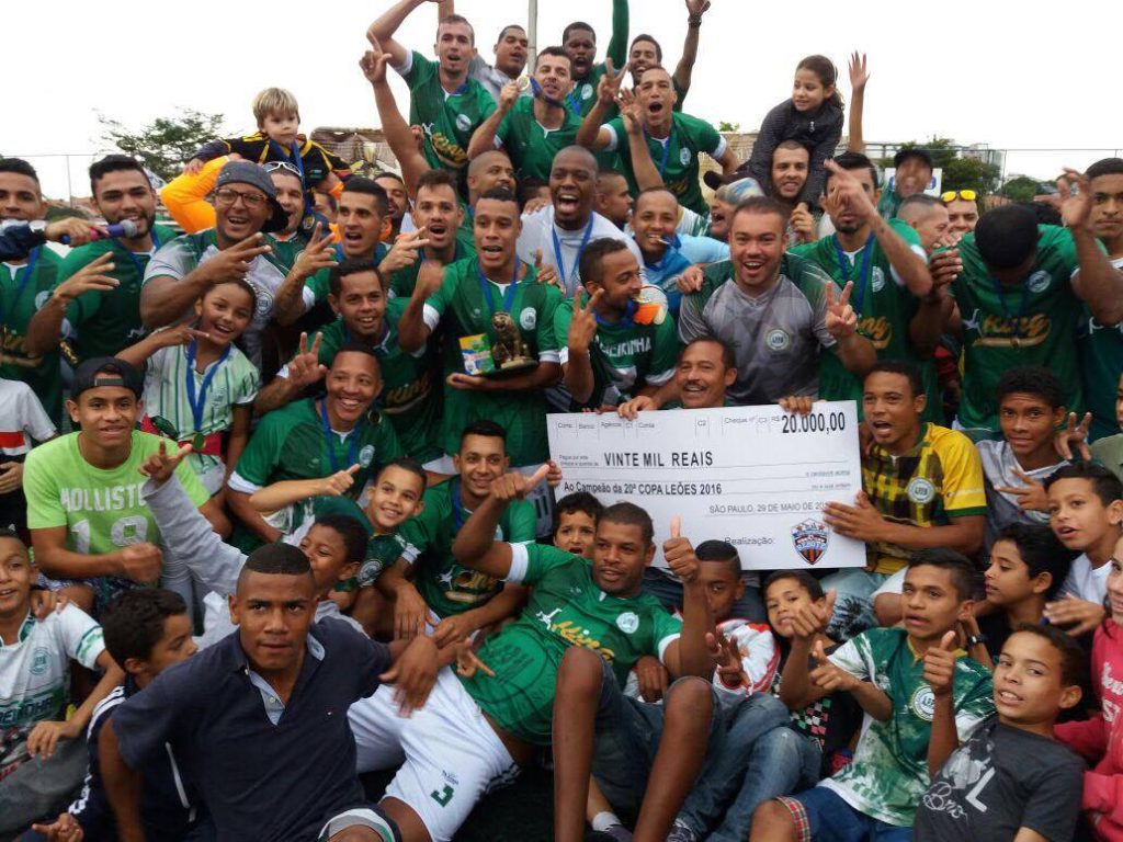 Palmeirinha comemora seu bicampeonato (Foto: Caio Henrique/FCS)